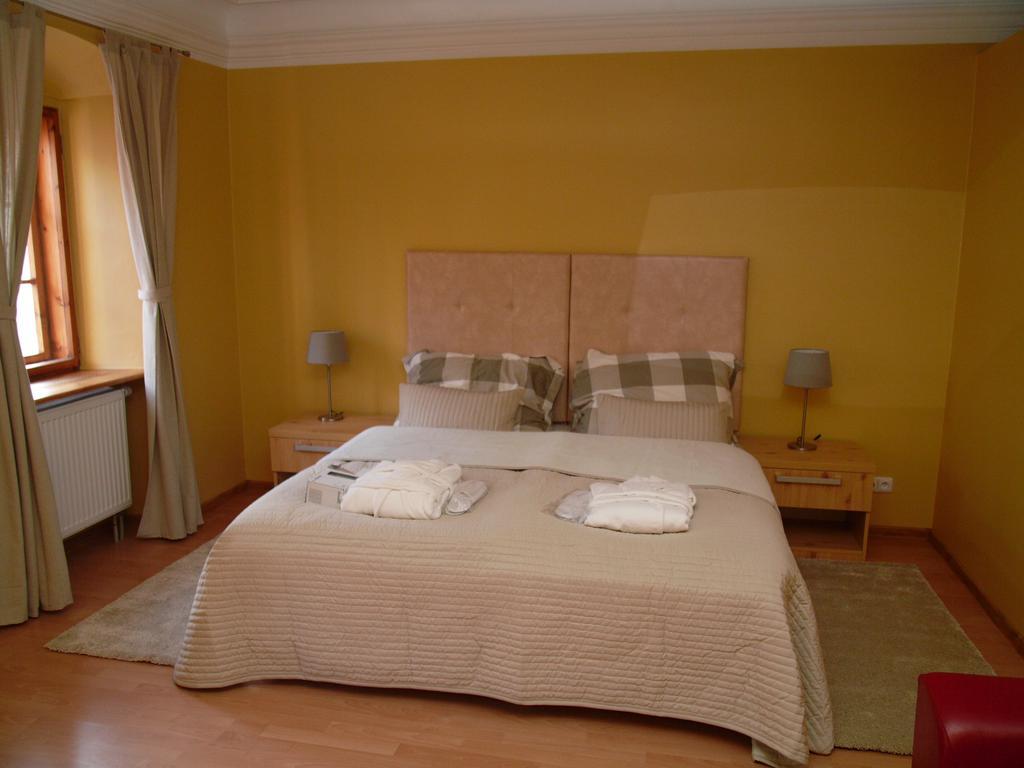 Apartments And Suites Kremnica Esterno foto