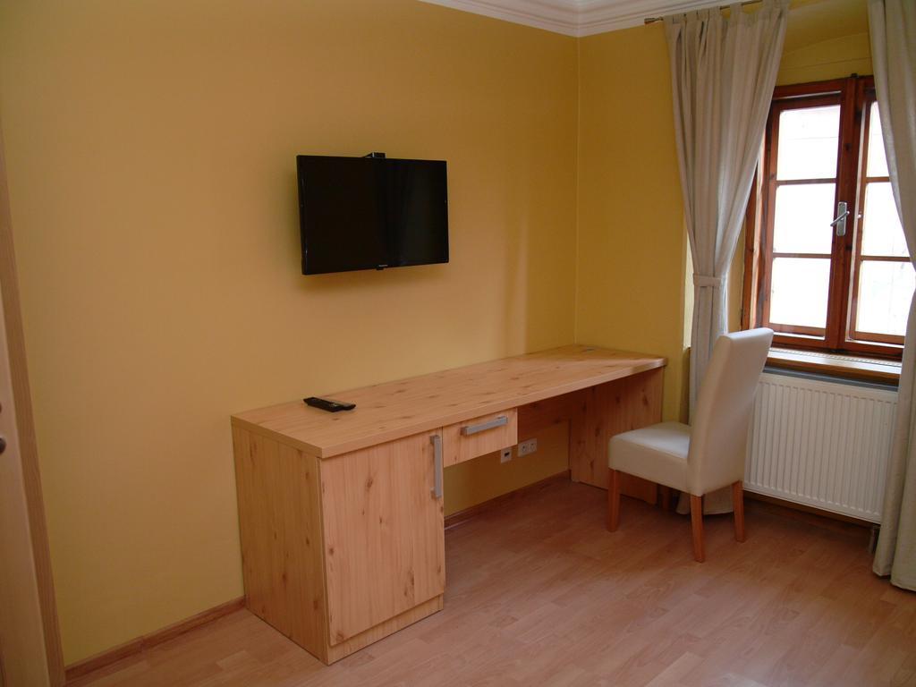 Apartments And Suites Kremnica Esterno foto